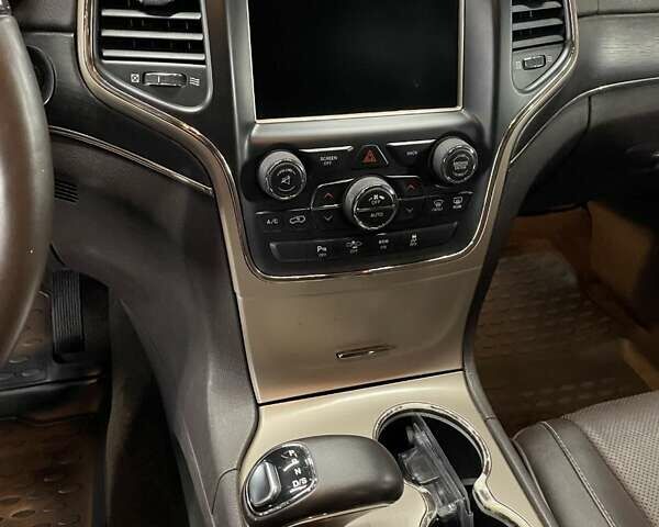 Сірий Джип Grand Cherokee, об'ємом двигуна 3.6 л та пробігом 201 тис. км за 23500 $, фото 11 на Automoto.ua