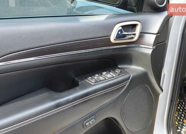 Джип Гранд Чероки 2014 в Одессе на Automoto.ua Серый Джип Гранд Чероки, объемом двигателя 2.99 л и пробегом 135 тыс. км за 24000 $, фото 17 на Automoto.ua