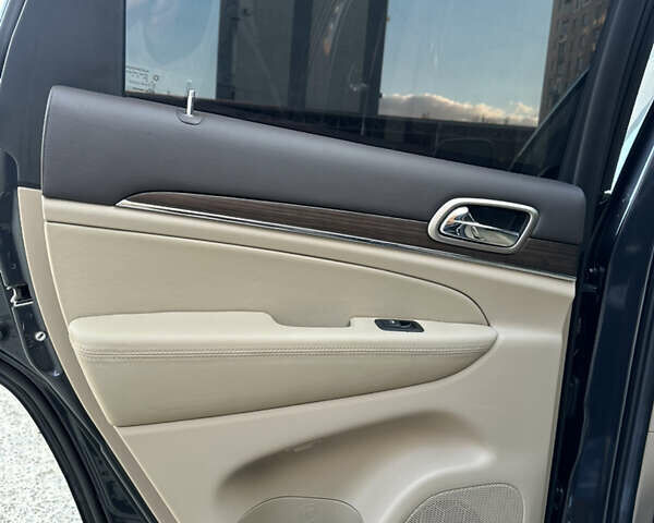 Серый Джип Гранд Чероки, объемом двигателя 2.99 л и пробегом 166 тыс. км за 24500 $, фото 64 на Automoto.ua