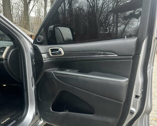 Серый Джип Гранд Чероки, объемом двигателя 3 л и пробегом 219 тыс. км за 20500 $, фото 16 на Automoto.ua