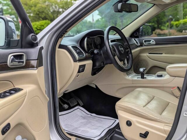 Джип Grand Cherokee 2014 у Дніпро (Дніпропетровську) на Automoto.ua Сірий Джип Grand Cherokee, об'ємом двигуна 3 л та пробігом 82 тис. км за 17100 $, фото 7 на Automoto.ua