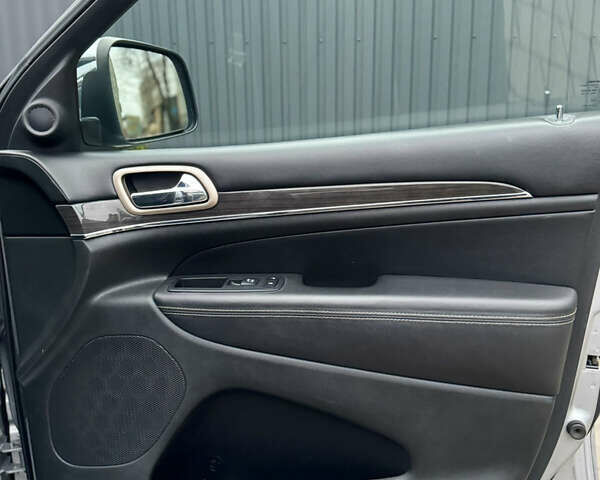 Сірий Джип Grand Cherokee, об'ємом двигуна 2.99 л та пробігом 176 тис. км за 19900 $, фото 52 на Automoto.ua