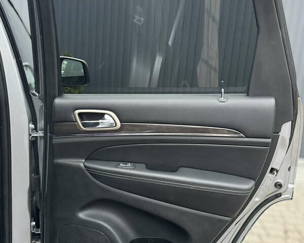 Сірий Джип Grand Cherokee, об'ємом двигуна 2.99 л та пробігом 176 тис. км за 19900 $, фото 53 на Automoto.ua