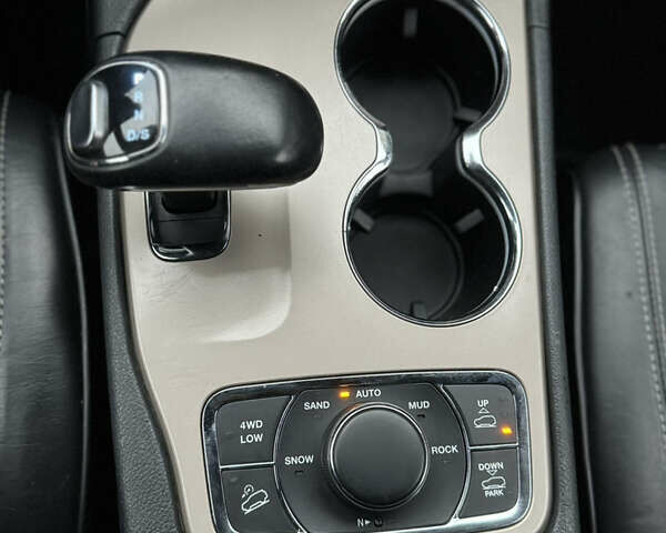 Сірий Джип Grand Cherokee, об'ємом двигуна 2.99 л та пробігом 176 тис. км за 19900 $, фото 29 на Automoto.ua