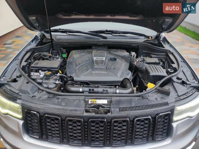 Джип Гранд Чероки 2016 в Черкассах на Automoto.ua Серый Джип Гранд Чероки, объемом двигателя 2.99 л и пробегом 171 тыс. км за 25900 $, фото 16 на Automoto.ua