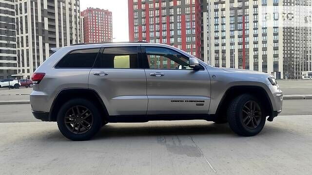 Сірий Джип Grand Cherokee, об'ємом двигуна 3.6 л та пробігом 150 тис. км за 25000 $, фото 5 на Automoto.ua