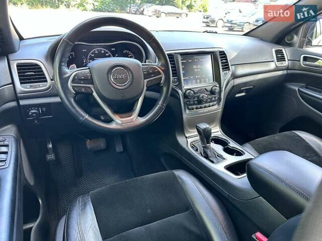 Джип Гранд Чероки 2016 в Кропивницком (Кировограде) на Automoto.ua Серый Джип Гранд Чероки, объемом двигателя 3.6 л и пробегом 143 тыс. км за 24500 $, фото 16 на Automoto.ua