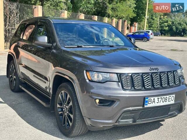 Джип Гранд Чероки 2016 в Кропивницком (Кировограде) на Automoto.ua Серый Джип Гранд Чероки, объемом двигателя 3.6 л и пробегом 143 тыс. км за 24500 $, фото 3 на Automoto.ua
