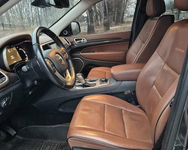 Серый Джип Гранд Чероки, объемом двигателя 2.99 л и пробегом 190 тыс. км за 25900 $, фото 8 на Automoto.ua