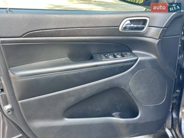 Джип Гранд Чероки 2016 в Кропивницком (Кировограде) на Automoto.ua Серый Джип Гранд Чероки, объемом двигателя 3.6 л и пробегом 143 тыс. км за 24500 $, фото 18 на Automoto.ua