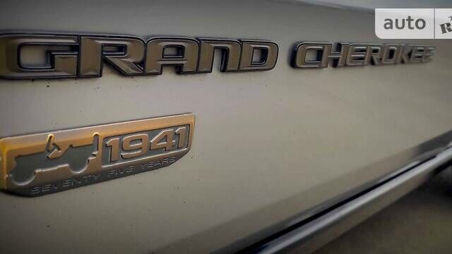 Сірий Джип Grand Cherokee, об'ємом двигуна 3.6 л та пробігом 150 тис. км за 25000 $, фото 71 на Automoto.ua