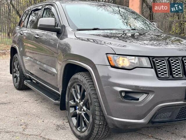 Серый Джип Гранд Чероки, объемом двигателя 3.61 л и пробегом 143 тыс. км за 22500 $, фото 8 на Automoto.ua