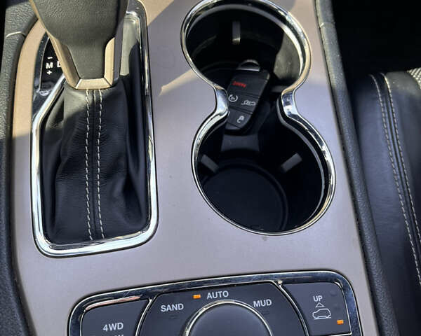 Серый Джип Гранд Чероки, объемом двигателя 3.6 л и пробегом 170 тыс. км за 21000 $, фото 29 на Automoto.ua
