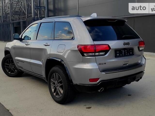 Сірий Джип Grand Cherokee, об'ємом двигуна 3.6 л та пробігом 150 тис. км за 25000 $, фото 1 на Automoto.ua