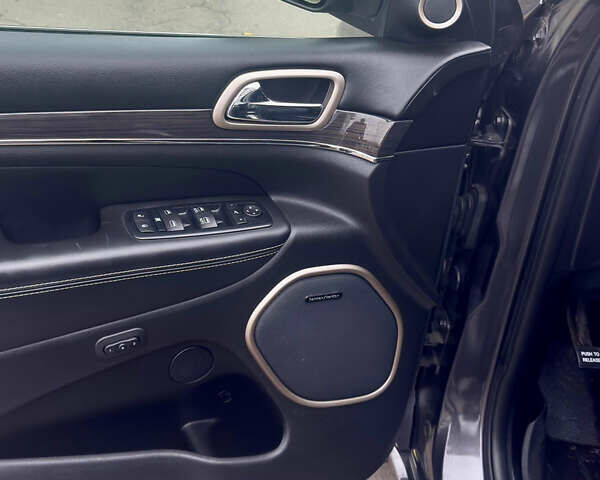 Серый Джип Гранд Чероки, объемом двигателя 3.6 л и пробегом 137 тыс. км за 24800 $, фото 17 на Automoto.ua