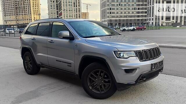 Сірий Джип Grand Cherokee, об'ємом двигуна 3.6 л та пробігом 150 тис. км за 25000 $, фото 13 на Automoto.ua