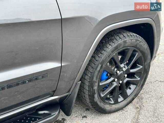 Серый Джип Гранд Чероки, объемом двигателя 3.61 л и пробегом 143 тыс. км за 22500 $, фото 12 на Automoto.ua