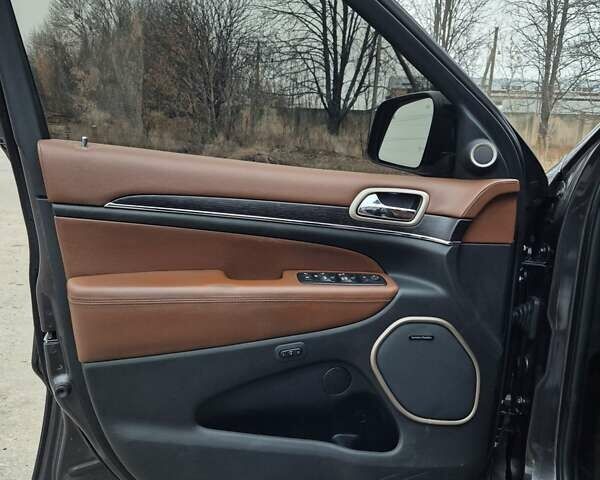 Серый Джип Гранд Чероки, объемом двигателя 2.99 л и пробегом 190 тыс. км за 25900 $, фото 12 на Automoto.ua