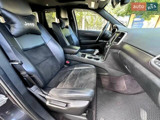 Джип Гранд Чероки 2016 в Кропивницком (Кировограде) на Automoto.ua Серый Джип Гранд Чероки, объемом двигателя 3.6 л и пробегом 143 тыс. км за 24500 $, фото 13 на Automoto.ua
