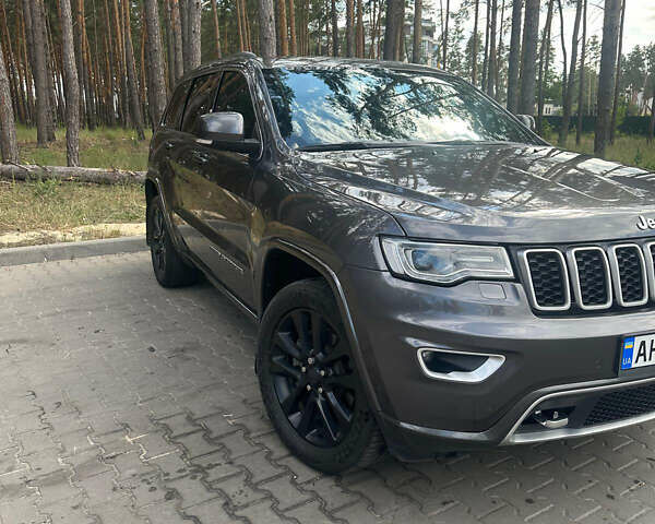 Сірий Джип Grand Cherokee, об'ємом двигуна 2.99 л та пробігом 305 тис. км за 21500 $, фото 1 на Automoto.ua