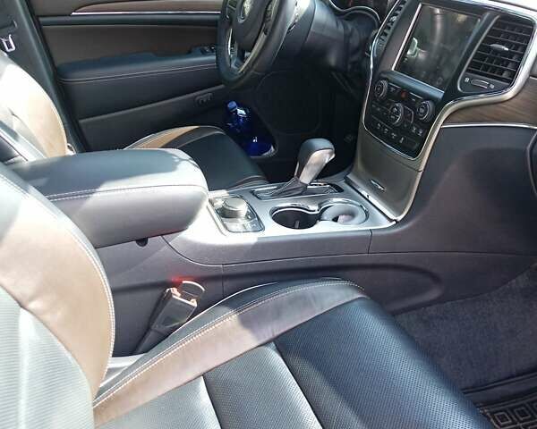 Серый Джип Гранд Чероки, объемом двигателя 3 л и пробегом 97 тыс. км за 32000 $, фото 6 на Automoto.ua