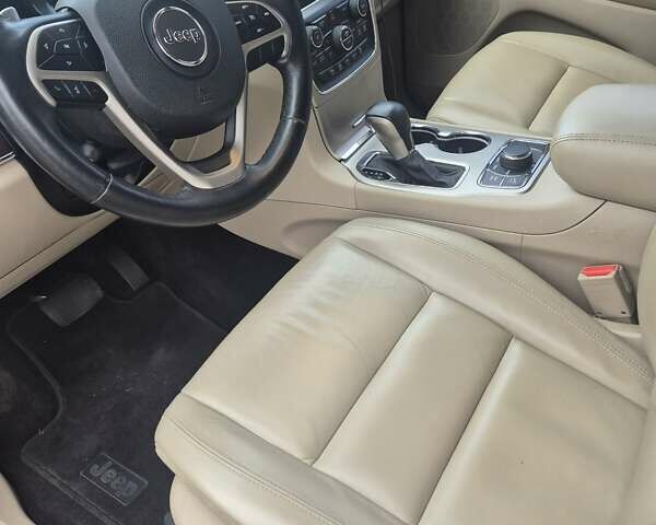 Джип Гранд Чероки 2017 в Луцке на Automoto.ua Серый Джип Гранд Чероки, объемом двигателя 3.6 л и пробегом 90 тыс. км за 21450 $, фото 4 на Automoto.ua
