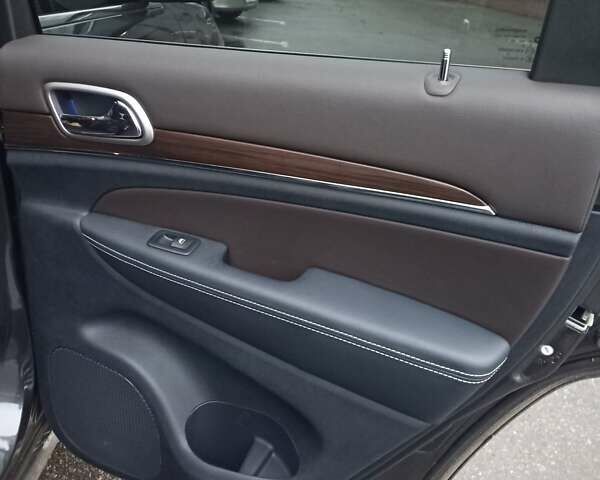 Серый Джип Гранд Чероки, объемом двигателя 3 л и пробегом 97 тыс. км за 32000 $, фото 22 на Automoto.ua