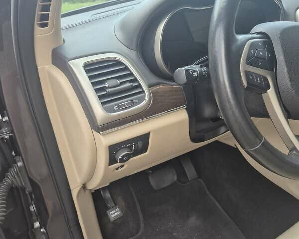 Джип Гранд Чероки 2017 в Луцке на Automoto.ua Серый Джип Гранд Чероки, объемом двигателя 3.6 л и пробегом 90 тыс. км за 21450 $, фото 3 на Automoto.ua