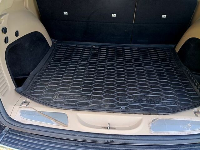 Серый Джип Гранд Чероки, объемом двигателя 3.6 л и пробегом 35 тыс. км за 29300 $, фото 2 на Automoto.ua