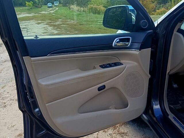 Серый Джип Гранд Чероки, объемом двигателя 3.6 л и пробегом 35 тыс. км за 29300 $, фото 4 на Automoto.ua