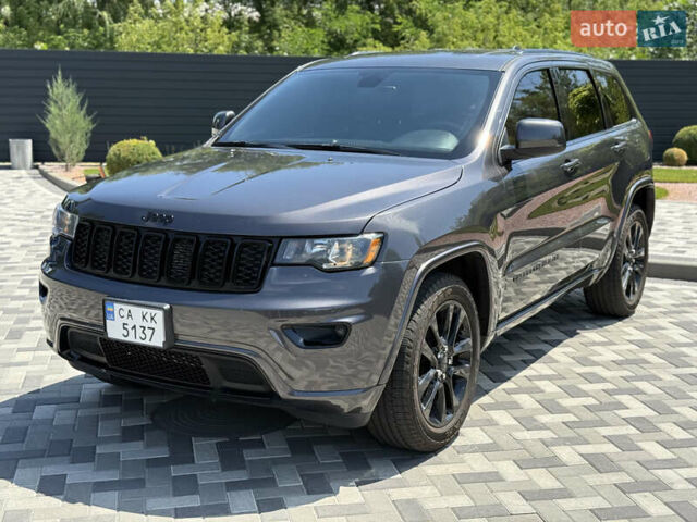 Серый Джип Гранд Чероки, объемом двигателя 3.6 л и пробегом 107 тыс. км за 26500 $, фото 1 на Automoto.ua