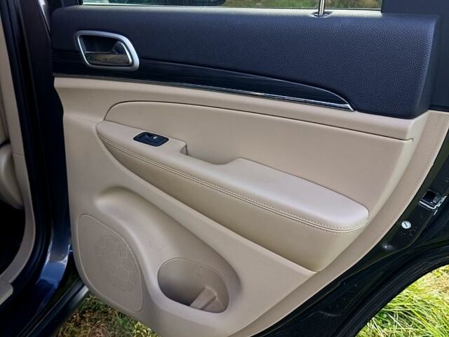 Серый Джип Гранд Чероки, объемом двигателя 3.6 л и пробегом 35 тыс. км за 29300 $, фото 6 на Automoto.ua