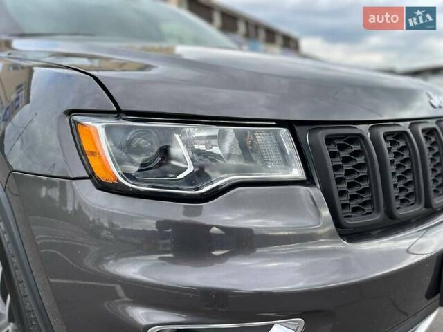 Сірий Джип Grand Cherokee, об'ємом двигуна 2.99 л та пробігом 150 тис. км за 28500 $, фото 4 на Automoto.ua
