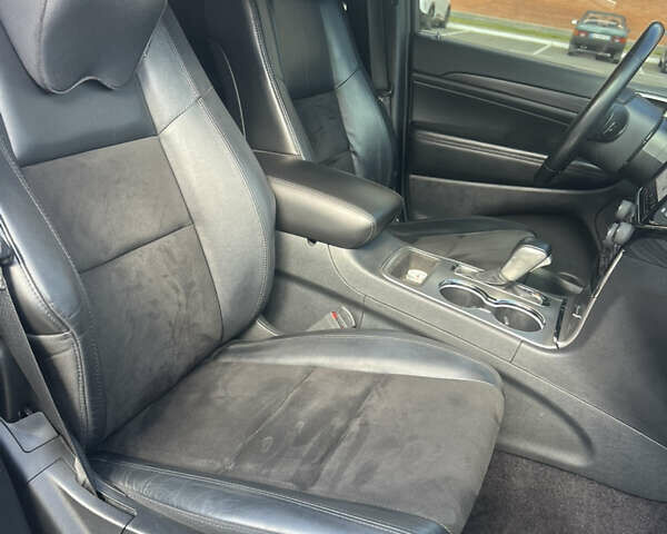 Серый Джип Гранд Чероки, объемом двигателя 3.6 л и пробегом 157 тыс. км за 26600 $, фото 5 на Automoto.ua