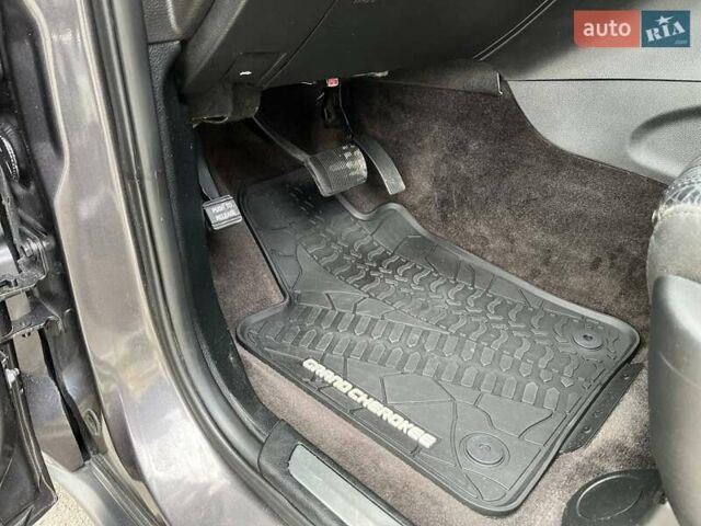 Сірий Джип Grand Cherokee, об'ємом двигуна 2.99 л та пробігом 150 тис. км за 28500 $, фото 21 на Automoto.ua