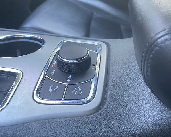 Джип Гранд Чероки 2018 в Тернополе на Automoto.ua Серый Джип Гранд Чероки, объемом двигателя 3.6 л и пробегом 130 тыс. км за 26900 $, фото 19 на Automoto.ua