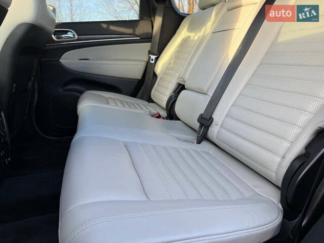 Серый Джип Гранд Чероки, объемом двигателя 5.65 л и пробегом 90 тыс. км за 25999 $, фото 35 на Automoto.ua