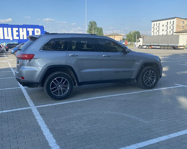 Джип Гранд Чероки 2018 в Тернополе на Automoto.ua Серый Джип Гранд Чероки, объемом двигателя 3.6 л и пробегом 130 тыс. км за 26900 $, фото 4 на Automoto.ua