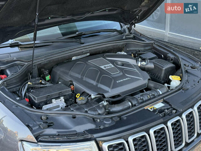 Сірий Джип Grand Cherokee, об'ємом двигуна 3 л та пробігом 252 тис. км за 23500 $, фото 29 на Automoto.ua