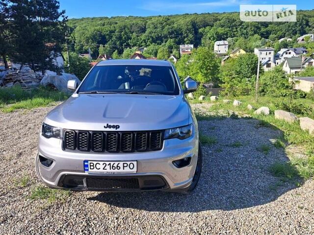 Сірий Джип Grand Cherokee, об'ємом двигуна 3.6 л та пробігом 110 тис. км за 32000 $, фото 1 на Automoto.ua