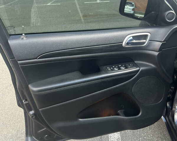 Серый Джип Гранд Чероки, объемом двигателя 3.6 л и пробегом 157 тыс. км за 26600 $, фото 4 на Automoto.ua