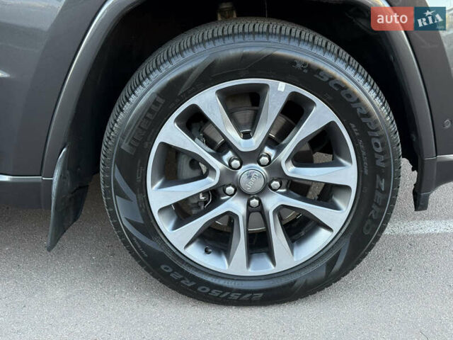 Сірий Джип Grand Cherokee, об'ємом двигуна 3 л та пробігом 252 тис. км за 23500 $, фото 26 на Automoto.ua