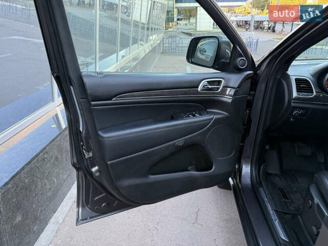 Сірий Джип Grand Cherokee, об'ємом двигуна 3 л та пробігом 252 тис. км за 23500 $, фото 17 на Automoto.ua