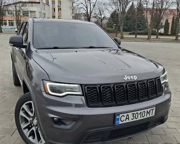 Сірий Джип Grand Cherokee, об'ємом двигуна 3.6 л та пробігом 173 тис. км за 25000 $, фото 3 на Automoto.ua