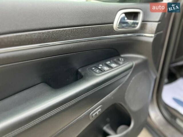 Сірий Джип Grand Cherokee, об'ємом двигуна 2.99 л та пробігом 150 тис. км за 28500 $, фото 19 на Automoto.ua