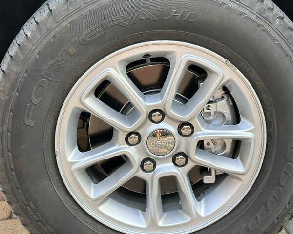 Сірий Джип Grand Cherokee, об'ємом двигуна 3.6 л та пробігом 150 тис. км за 21850 $, фото 6 на Automoto.ua