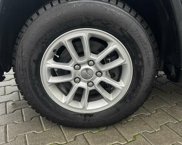 Сірий Джип Grand Cherokee, об'ємом двигуна 3.6 л та пробігом 132 тис. км за 19000 $, фото 10 на Automoto.ua