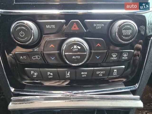 Сірий Джип Grand Cherokee, об'ємом двигуна 5.65 л та пробігом 88 тис. км за 37000 $, фото 15 на Automoto.ua