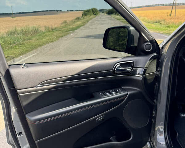 Джип Гранд Чероки 2020 в Киеве на Automoto.ua Серый Джип Гранд Чероки, объемом двигателя 3.6 л и пробегом 48 тыс. км за 28600 $, фото 35 на Automoto.ua