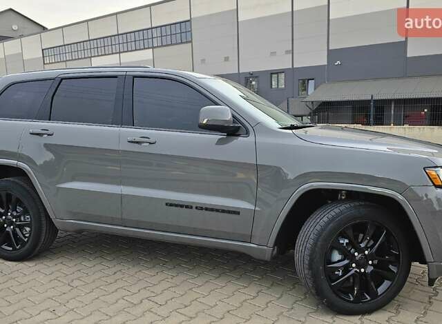 Сірий Джип Grand Cherokee, об'ємом двигуна 3.6 л та пробігом 83 тис. км за 28250 $, фото 3 на Automoto.ua